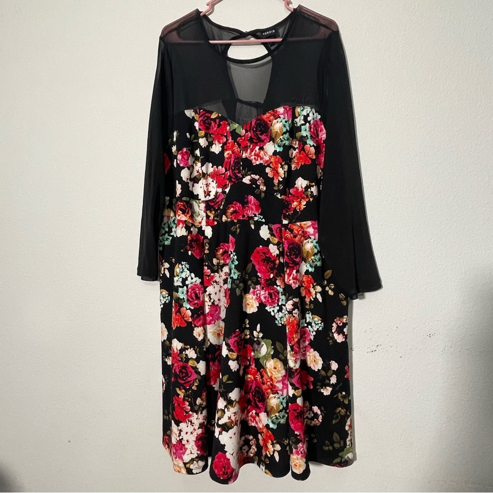 Torrid Floral Mesh Skater Dress w/Sleeves Pockets Size 4 In Excellent Condition!